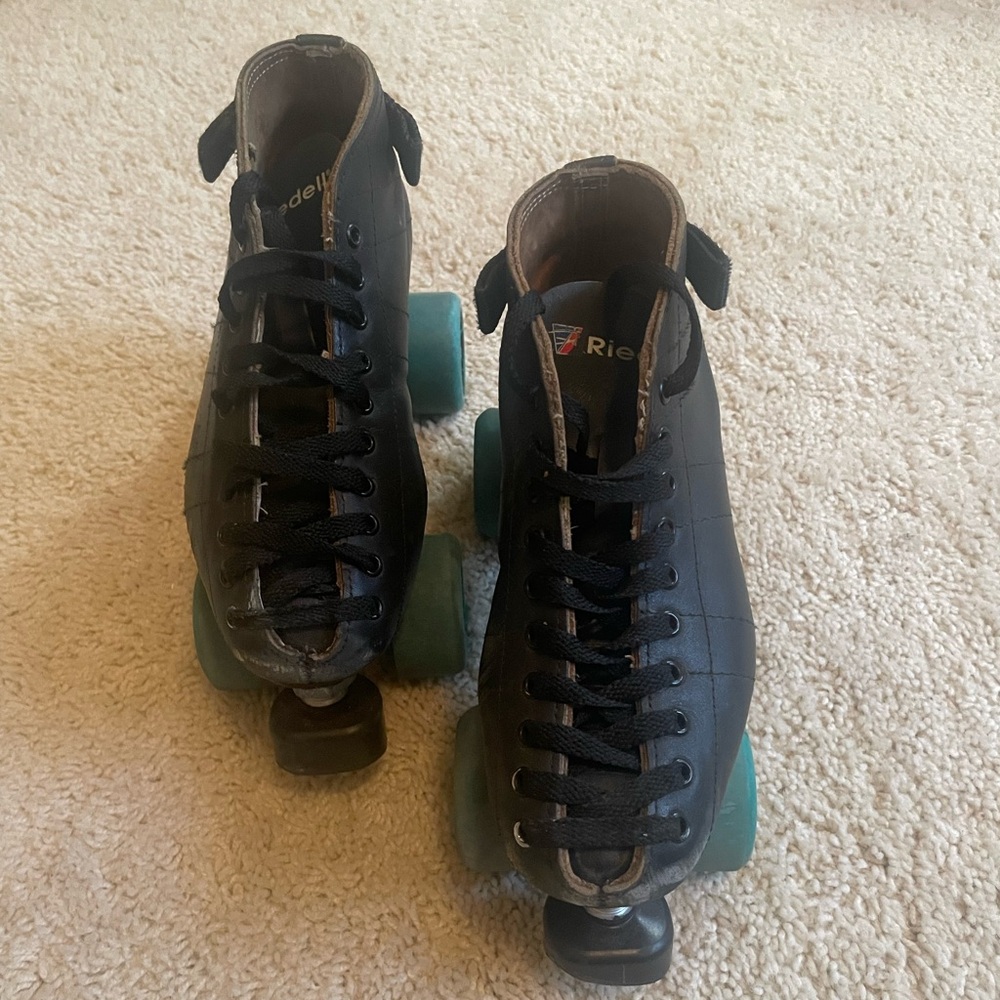 Riedell Black Roller Skates